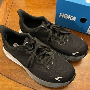 Black Hoka Arahi 6 Wide